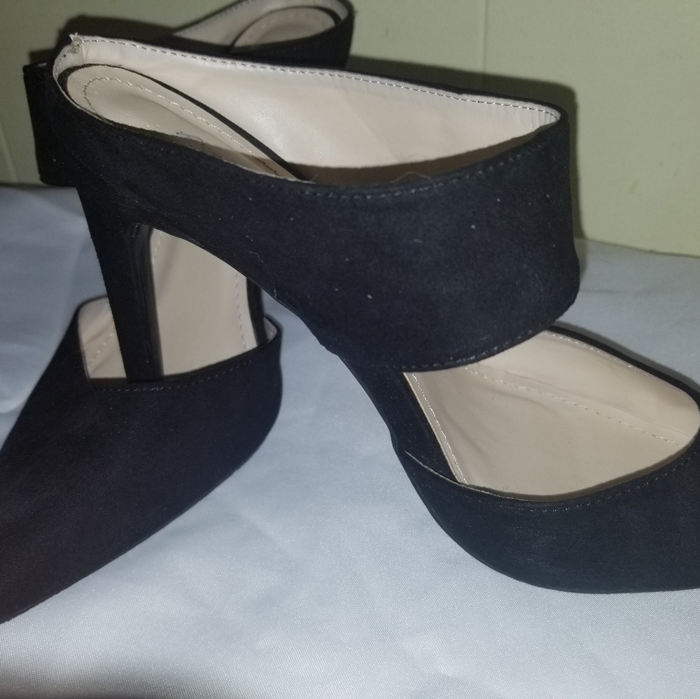 Suade heels size 9